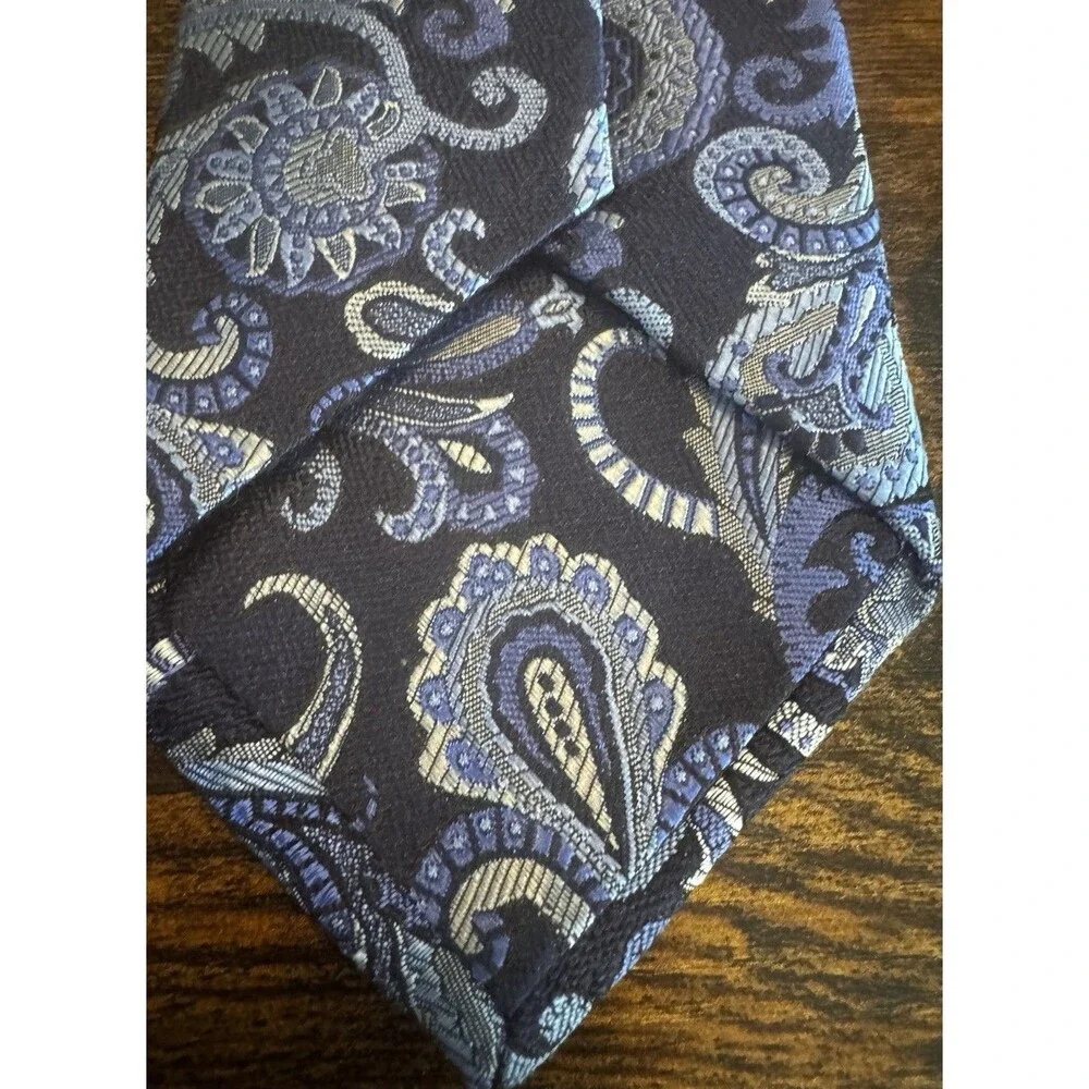 Robert Talbott Estate Silk Necktie Navy Blue Silver Paisley Hand Made Luxury Tie